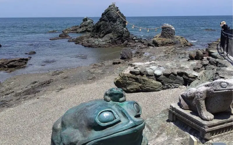 猿田彦大神の使い・二見蛙と夫婦岩