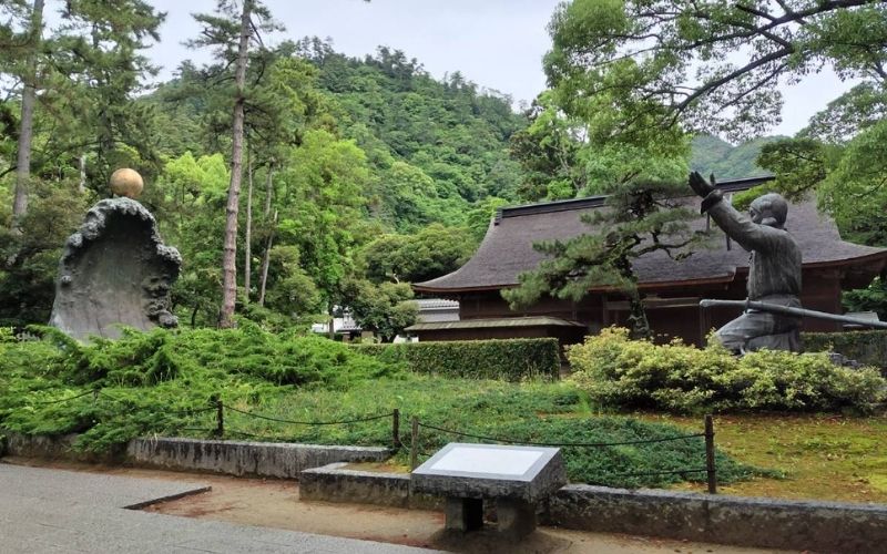 出雲大社の大国主大神「ムスビの御神像」