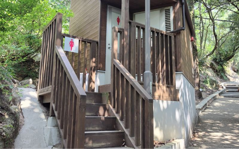 布引の滝・おんたき茶屋から少し先にあるトイレ