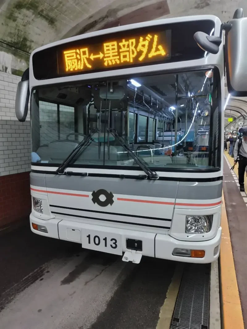 関電トンネルの電気バス
