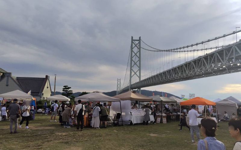 明石海峡大橋の袂の舞子公園で開催されているイベント