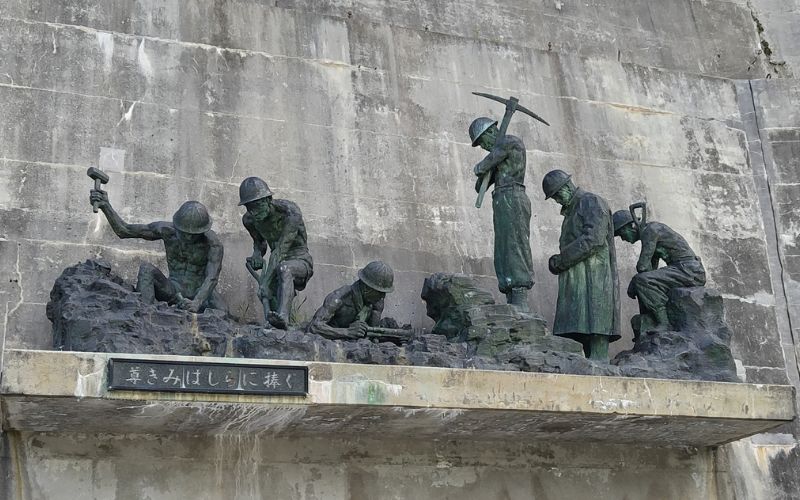 黒部ダム建設で殉職された171人の慰霊碑