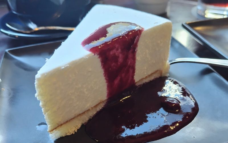 五千尺ホテル上高地LOUNGEのチーズケーキ